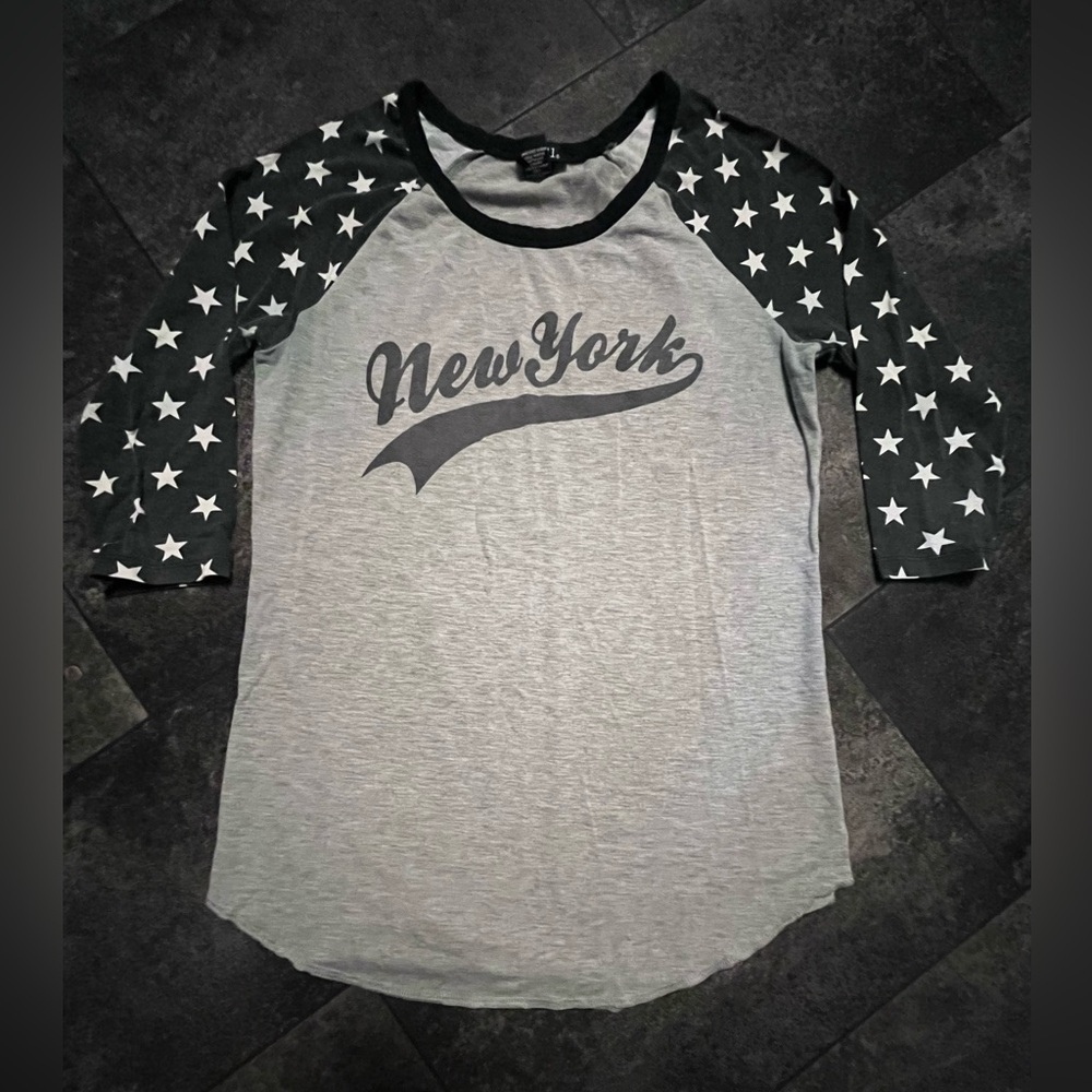 Rue21 Gray and Black Star Sleeve New York Raglan Tee